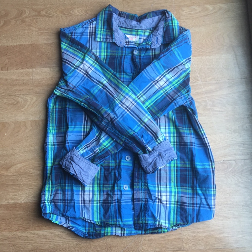 Long Sleeve Button Ups - Picture 2 of 3